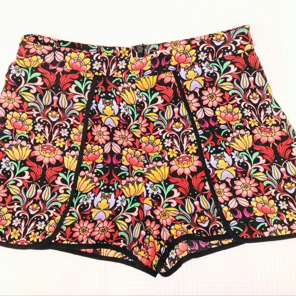 Floral Patterned Women's Skort Size Small - Picture 2 of 5